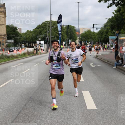 29.06.2025 - hella hamburg halbmarathon Yannick Fuchs http://msf.ph/oto/8171567 29.06.2025 10:24:44 20KM 1758, 2021, 2180, 6781, 7186, 7231, 8784, 9137, 9571, 10156, 10790, 12234, 12308, 13374, 13838, 14164, 15672, 15880, 16118, 16736, 16818, 17197, 18422, 19042, 19202, 19203, 19204 meine-sportfotos.de
