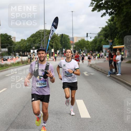 29.06.2025 - hella hamburg halbmarathon Yannick Fuchs http://msf.ph/oto/8171579 29.06.2025 10:24:44 20KM 1758, 2021, 2180, 6781, 7186, 7231, 8784, 9137, 9571, 10156, 10790, 12234, 12308, 13374, 13838, 14164, 15672, 15880, 16118, 16736, 16818, 17197, 18422, 19042, 19202, 19203, 19204 meine-sportfotos.de