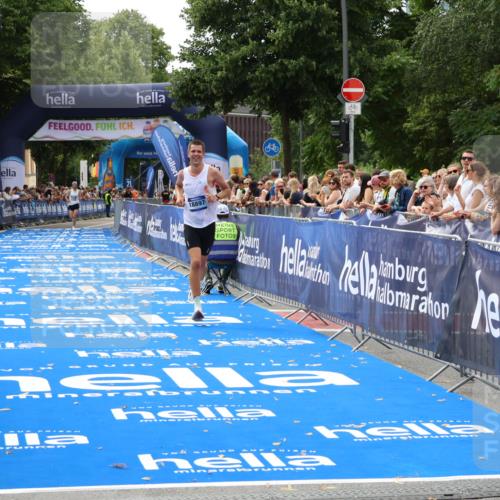 29.06.2025 - hella hamburg halbmarathon Zöllner http://msf.ph/oto/8171581 29.06.2025 10:22:48 Ziel 18897 meine-sportfotos.de