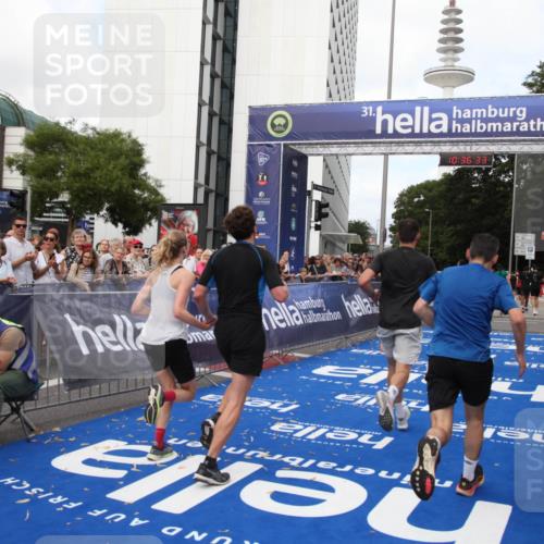29.06.2025 - hella hamburg halbmarathon Michael Strokosch http://msf.ph/oto/8171593 29.06.2025 10:36:31 Ziel 8084, 9296, 10404, 10680, 10852, 11304, 11833, 12916, 14075, 17723, 18062 meine-sportfotos.de