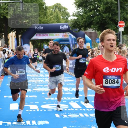29.06.2025 - hella hamburg halbmarathon Zöllner http://msf.ph/oto/8171615 29.06.2025 10:36:33 Ziel 2121, 8084, 8121, 9296, 10404, 10680, 10852, 11304, 11833, 12916, 17723, 18062 meine-sportfotos.de