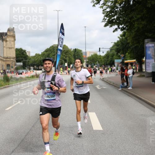 29.06.2025 - hella hamburg halbmarathon Yannick Fuchs http://msf.ph/oto/8171622 29.06.2025 10:24:44 20KM 1758, 2021, 2180, 6781, 7186, 7231, 8784, 9137, 9571, 10156, 10790, 12234, 12308, 13374, 13838, 14164, 15672, 15880, 16118, 16736, 16818, 17197, 18422, 19042, 19202, 19203, 19204 meine-sportfotos.de