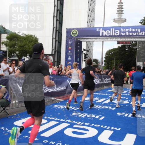 29.06.2025 - hella hamburg halbmarathon Michael Strokosch http://msf.ph/oto/8171633 29.06.2025 10:36:32 Ziel 8084, 9296, 10404, 10680, 10852, 11304, 11833, 12916, 14075, 17723, 18062 meine-sportfotos.de