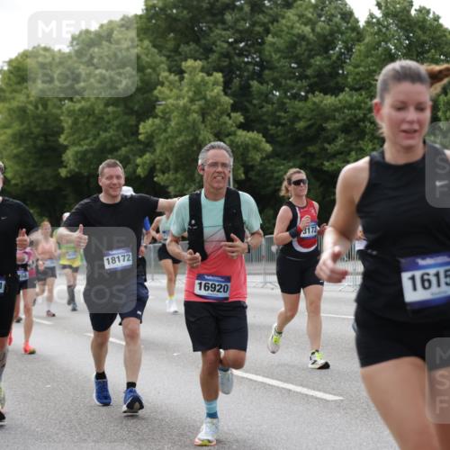 29.06.2025 - hella hamburg halbmarathon Jannik Wohlers http://msf.ph/oto/8171638 29.06.2025 10:21:43 Lombardsbrücke 1003, 1294, 1419, 1963, 2009, 2063, 2514, 2744, 3050, 3172, 3458, 3606, 3768, 4046, 4366, 5641, 6676, 6881, 6977, 7162, 8431, 8860, 8884, 8954, 9002, 9327, 9516, 9788, 9807, 10088, 10167, 10710, 11440, 12894, 13255, 14053, 14055, 14059, 14168, 14180, 14442, 15129, 15324, 15635, 15660, 16143, 16154, 16161, 16796, 16920, 17416, 17556, 17696, 17944, 18172, 18661, 19008, 19154 meine-sportfotos.de
