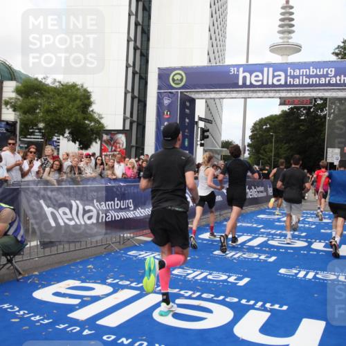 29.06.2025 - hella hamburg halbmarathon Michael Strokosch http://msf.ph/oto/8171671 29.06.2025 10:36:32 Ziel 8084, 9296, 10404, 10680, 10852, 11304, 11833, 12916, 14075, 17723, 18062 meine-sportfotos.de