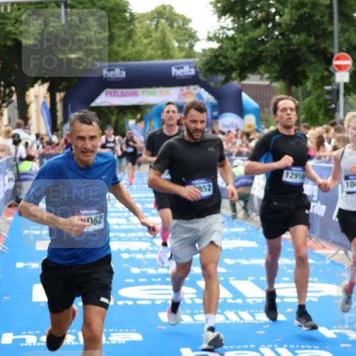 29.06.2025 - hella hamburg halbmarathon Zöllner http://msf.ph/oto/8171676 29.06.2025 10:36:34 Ziel 2121, 6915, 8121, 9296, 10404, 10680, 10852, 11833, 12916, 17723, 18062 meine-sportfotos.de