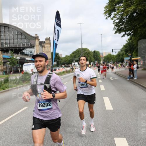 29.06.2025 - hella hamburg halbmarathon Yannick Fuchs http://msf.ph/oto/8171695 29.06.2025 10:24:45 20KM 1758, 2021, 6781, 7186, 7231, 8784, 9137, 9571, 10790, 12234, 12308, 13374, 13838, 14164, 15672, 15880, 16736, 16818, 17197, 18422, 19042, 19202, 19203, 19204 meine-sportfotos.de