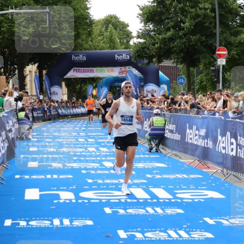 29.06.2025 - hella hamburg halbmarathon Zöllner http://msf.ph/oto/8171713 29.06.2025 10:22:58 Ziel 11624, 16548, 18328 meine-sportfotos.de