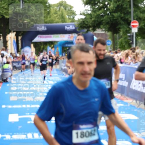 29.06.2025 - hella hamburg halbmarathon Zöllner http://msf.ph/oto/8171730 29.06.2025 10:36:35 Ziel 2121, 6915, 8121, 9296, 10404, 10680, 10852, 11833, 12916, 16523, 17723 meine-sportfotos.de