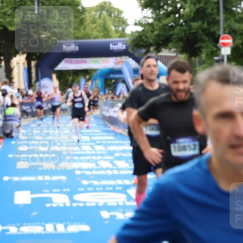 29.06.2025 - hella hamburg halbmarathon Zöllner http://msf.ph/oto/8171744 29.06.2025 10:36:35 Ziel 2121, 6915, 8121, 9296, 10404, 10680, 10852, 11833, 12916, 16523, 17723 meine-sportfotos.de