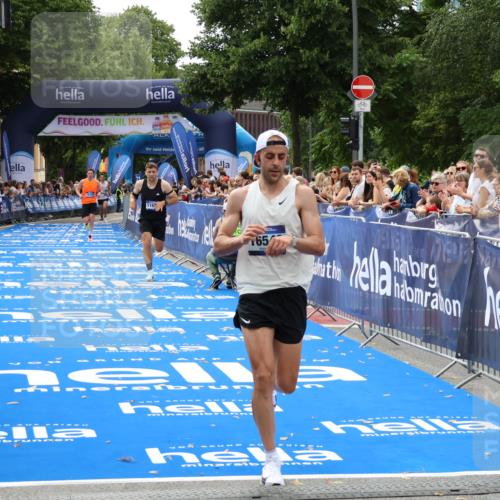 29.06.2025 - hella hamburg halbmarathon Zöllner http://msf.ph/oto/8171774 29.06.2025 10:22:59 Ziel 11624, 16548, 18328 meine-sportfotos.de