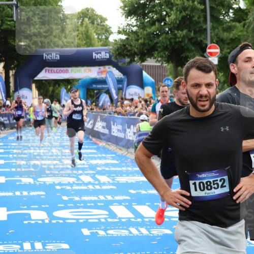 29.06.2025 - hella hamburg halbmarathon Zöllner http://msf.ph/oto/8171777 29.06.2025 10:36:36 Ziel 2121, 6915, 8121, 9296, 10680, 11833, 16523, 17723 meine-sportfotos.de
