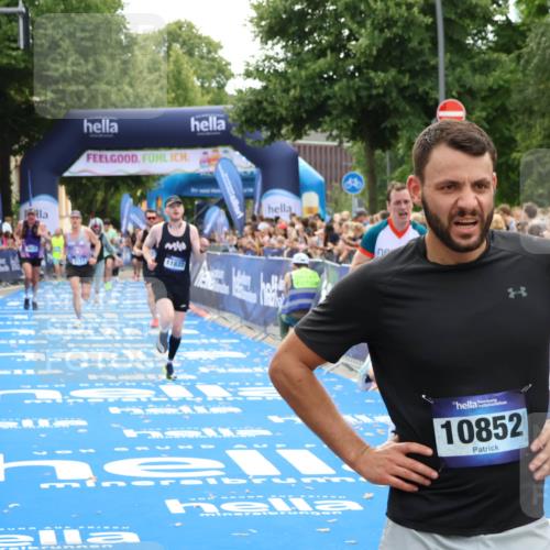 29.06.2025 - hella hamburg halbmarathon Zöllner http://msf.ph/oto/8171791 29.06.2025 10:36:36 Ziel 2121, 6915, 8121, 9296, 10680, 11833, 16523, 17723 meine-sportfotos.de