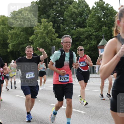 29.06.2025 - hella hamburg halbmarathon Jannik Wohlers http://msf.ph/oto/8171806 29.06.2025 10:21:43 Lombardsbrücke 1003, 1294, 1419, 1963, 2009, 2063, 2514, 2744, 3050, 3172, 3458, 3606, 3768, 4046, 4366, 5641, 6676, 6881, 6977, 7162, 8431, 8860, 8884, 8954, 9002, 9327, 9516, 9788, 9807, 10088, 10167, 10710, 11440, 12894, 13255, 14053, 14055, 14059, 14168, 14180, 14442, 15129, 15324, 15635, 15660, 16143, 16154, 16161, 16796, 16920, 17416, 17556, 17696, 17944, 18172, 18661, 19008, 19154 meine-sportfotos.de