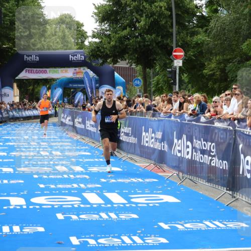 29.06.2025 - hella hamburg halbmarathon Zöllner http://msf.ph/oto/8171810 29.06.2025 10:23:00 Ziel 4128, 11624, 16548, 18328 meine-sportfotos.de