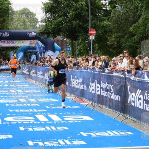 29.06.2025 - hella hamburg halbmarathon Zöllner http://msf.ph/oto/8171825 29.06.2025 10:23:01 Ziel 4128, 11624, 18328 meine-sportfotos.de