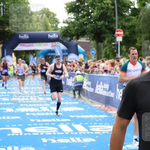 29.06.2025 - hella hamburg halbmarathon Zöllner http://msf.ph/oto/8171827 29.06.2025 10:36:37 Ziel 2121, 3809, 6915, 8121, 9296, 11833, 16523, 17723 meine-sportfotos.de