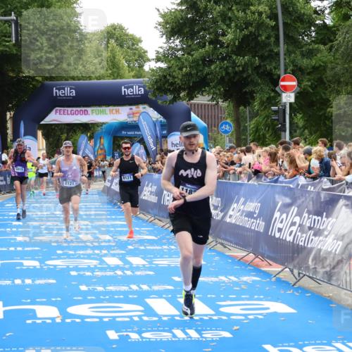 29.06.2025 - hella hamburg halbmarathon Zöllner http://msf.ph/oto/8171863 29.06.2025 10:36:38 Ziel 2121, 3809, 5092, 6915, 8121, 11833, 16523, 17723 meine-sportfotos.de