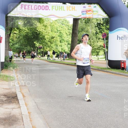 29.06.2025 - hella hamburg halbmarathon MichiJ http://msf.ph/oto/8171919 29.06.2025 10:15:17 Zwischen KM18-KM19 11078, 13913, 14836 meine-sportfotos.de