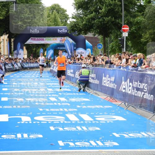 29.06.2025 - hella hamburg halbmarathon Zöllner http://msf.ph/oto/8171929 29.06.2025 10:23:03 Ziel 4128, 7862, 11624, 18328 meine-sportfotos.de