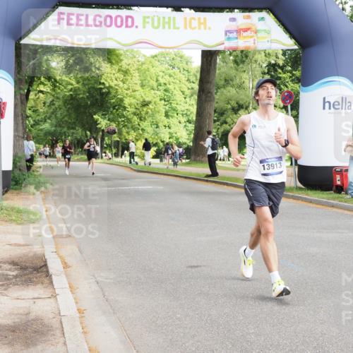 29.06.2025 - hella hamburg halbmarathon MichiJ http://msf.ph/oto/8171950 29.06.2025 10:15:17 Zwischen KM18-KM19 11078, 13913, 14836 meine-sportfotos.de
