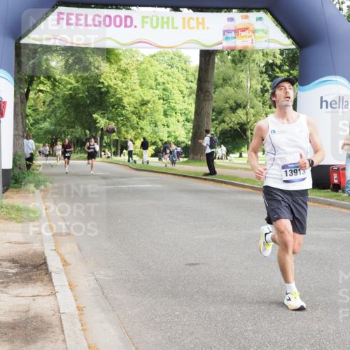 29.06.2025 - hella hamburg halbmarathon MichiJ http://msf.ph/oto/8171974 29.06.2025 10:15:17 Zwischen KM18-KM19 11078, 13913, 14836 meine-sportfotos.de