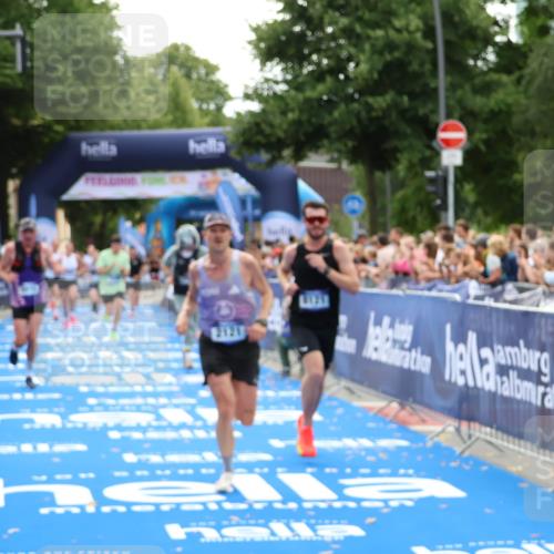 29.06.2025 - hella hamburg halbmarathon Zöllner http://msf.ph/oto/8171981 29.06.2025 10:36:40 Ziel 1571, 2121, 3809, 5092, 6915, 8121, 16523, 18038, 18733 meine-sportfotos.de