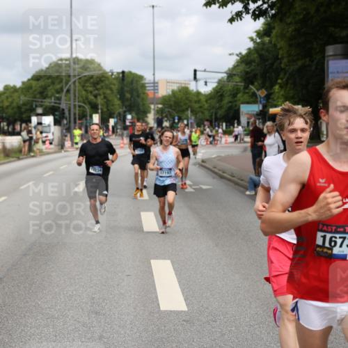 29.06.2025 - hella hamburg halbmarathon Yannick Fuchs http://msf.ph/oto/8171982 29.06.2025 10:24:50 20KM 1758, 3189, 7186, 8784, 9571, 10790, 12234, 12308, 13374, 15672, 16736, 16818, 17197, 18422, 19042, 19202 meine-sportfotos.de