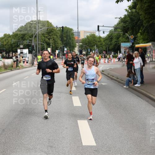 29.06.2025 - hella hamburg halbmarathon Yannick Fuchs http://msf.ph/oto/8172044 29.06.2025 10:24:50 20KM 1758, 3189, 7186, 8784, 9571, 10790, 12234, 12308, 13374, 15672, 16736, 16818, 17197, 18422, 19042, 19202 meine-sportfotos.de