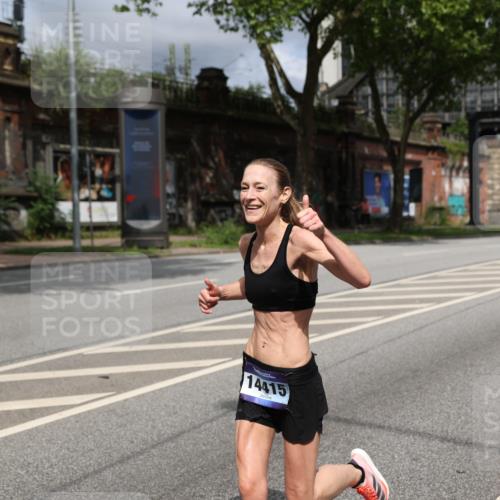 29.06.2025 - hella hamburg halbmarathon Yannick Fuchs http://msf.ph/oto/8172075 29.06.2025 10:41:20 20KM 1012, 1070, 1689, 1942, 2274, 2623, 3304, 5129, 5472, 5532, 5889, 6203, 6630, 7480, 7908, 8564, 9051, 9305, 9497, 10122, 10208, 10211, 10423, 11077, 11858, 12808, 13223, 13303, 13554, 14415, 14449, 14482, 14594, 15026, 15451, 15611, 15714, 15825, 15923, 16089, 16175, 16819, 17718, 18297, 18356 meine-sportfotos.de