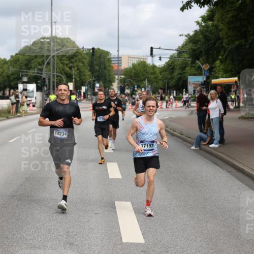 29.06.2025 - hella hamburg halbmarathon Yannick Fuchs http://msf.ph/oto/8172080 29.06.2025 10:24:51 20KM 1758, 3189, 7186, 8784, 9571, 12234, 12308, 13374, 15672, 16736, 16818, 17197, 18422, 19042, 19202 meine-sportfotos.de