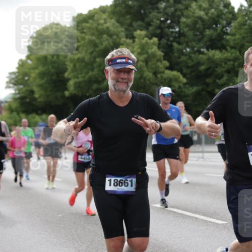 29.06.2025 - hella hamburg halbmarathon Jannik Wohlers http://msf.ph/oto/8172092 29.06.2025 10:21:44 Lombardsbrücke 1003, 1294, 1419, 1963, 2009, 2063, 2514, 2744, 3050, 3172, 3458, 3768, 4366, 4970, 5641, 6881, 6977, 7162, 8431, 8860, 8884, 8954, 9327, 9516, 9788, 9807, 10088, 10167, 10710, 11440, 12894, 13255, 14053, 14055, 14059, 14168, 14180, 14442, 15129, 15324, 15635, 15660, 16143, 16154, 16161, 16796, 16920, 17416, 17556, 17696, 17944, 18172, 18661, 19008, 19154 meine-sportfotos.de