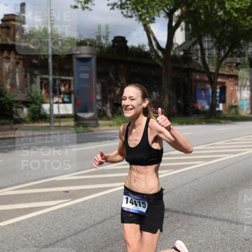 29.06.2025 - hella hamburg halbmarathon Yannick Fuchs http://msf.ph/oto/8172103 29.06.2025 10:41:20 20KM 1012, 1070, 1689, 1942, 2274, 2623, 3304, 5129, 5472, 5532, 5889, 6203, 6630, 7480, 7908, 8564, 9051, 9305, 9497, 10122, 10208, 10211, 10423, 11077, 11858, 12808, 13223, 13303, 13554, 14415, 14449, 14482, 14594, 15026, 15451, 15611, 15714, 15825, 15923, 16089, 16175, 16819, 17718, 18297, 18356 meine-sportfotos.de