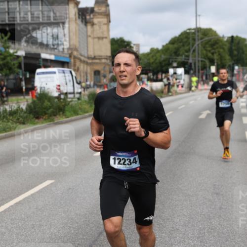 29.06.2025 - hella hamburg halbmarathon Yannick Fuchs http://msf.ph/oto/8172118 29.06.2025 10:24:52 20KM 1758, 3189, 5308, 7186, 8784, 9571, 9634, 12234, 12308, 13374, 15507, 15672, 16736, 16818, 17197, 18422, 19042, 19202 meine-sportfotos.de