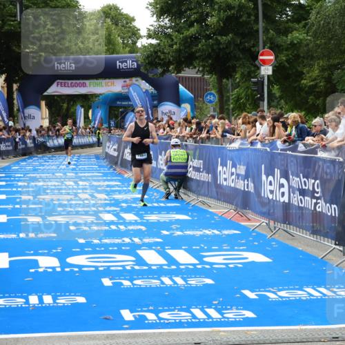 29.06.2025 - hella hamburg halbmarathon Zöllner http://msf.ph/oto/8172137 29.06.2025 10:23:09 Ziel 4128, 7862, 18930 meine-sportfotos.de