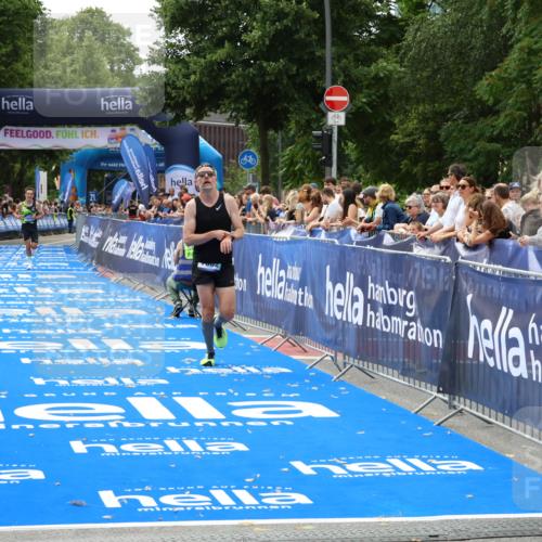 29.06.2025 - hella hamburg halbmarathon Zöllner http://msf.ph/oto/8172159 29.06.2025 10:23:10 Ziel 7862, 18930 meine-sportfotos.de