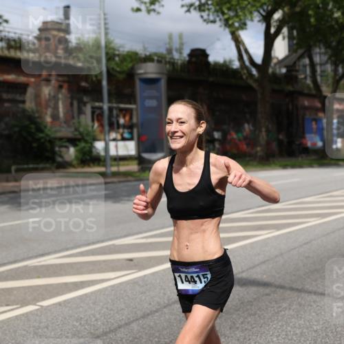 29.06.2025 - hella hamburg halbmarathon Yannick Fuchs http://msf.ph/oto/8172162 29.06.2025 10:41:20 20KM 1012, 1070, 1689, 1942, 2274, 2623, 3304, 5129, 5472, 5532, 5889, 6203, 6630, 7480, 7908, 8564, 9051, 9305, 9497, 10122, 10208, 10211, 10423, 11077, 11858, 12808, 13223, 13303, 13554, 14415, 14449, 14482, 14594, 15026, 15451, 15611, 15714, 15825, 15923, 16089, 16175, 16819, 17718, 18297, 18356 meine-sportfotos.de