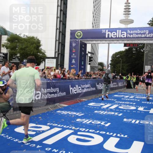29.06.2025 - hella hamburg halbmarathon Michael Strokosch http://msf.ph/oto/8172188 29.06.2025 10:36:42 Ziel 1571, 2121, 3809, 5092, 6915, 8121, 14622, 16523, 18038, 18733 meine-sportfotos.de