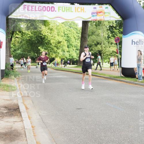 29.06.2025 - hella hamburg halbmarathon MichiJ http://msf.ph/oto/8172202 29.06.2025 10:15:22 Zwischen KM18-KM19 12067, 13913 meine-sportfotos.de