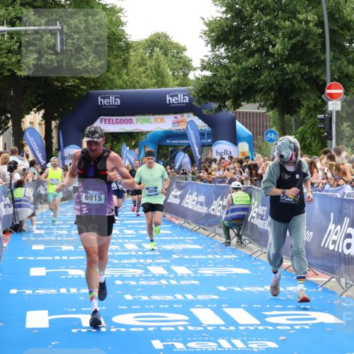29.06.2025 - hella hamburg halbmarathon Zöllner http://msf.ph/oto/8172207 29.06.2025 10:36:42 Ziel 1571, 3809, 5092, 6915, 14622, 15621, 16523, 18038, 18733 meine-sportfotos.de