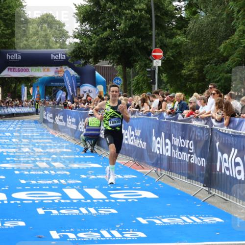 29.06.2025 - hella hamburg halbmarathon Zöllner http://msf.ph/oto/8172244 29.06.2025 10:23:15 Ziel 18930 meine-sportfotos.de