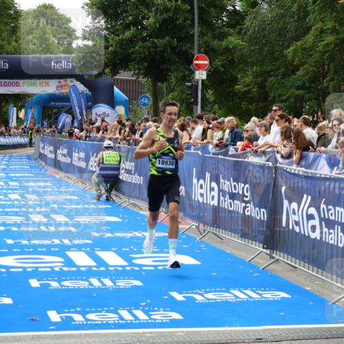 29.06.2025 - hella hamburg halbmarathon Zöllner http://msf.ph/oto/8172251 29.06.2025 10:23:15 Ziel 18930 meine-sportfotos.de