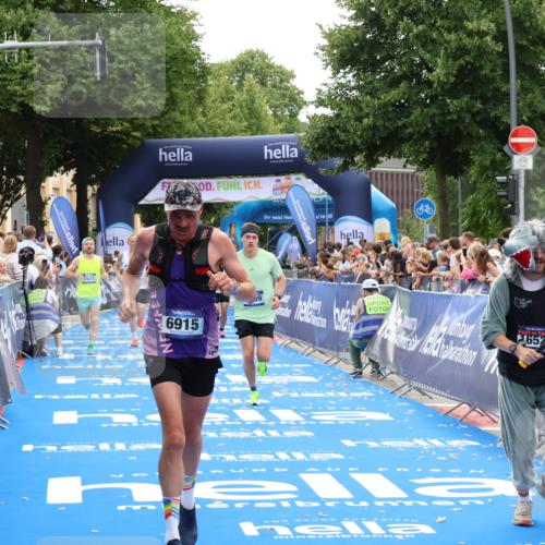 29.06.2025 - hella hamburg halbmarathon Zöllner http://msf.ph/oto/8172263 29.06.2025 10:36:43 Ziel 1571, 3809, 5092, 5961, 6915, 14622, 15621, 16523, 18038, 18733 meine-sportfotos.de