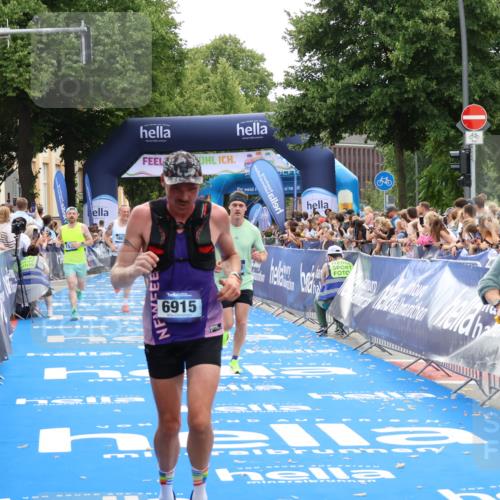 29.06.2025 - hella hamburg halbmarathon Zöllner http://msf.ph/oto/8172286 29.06.2025 10:36:43 Ziel 1571, 3809, 5092, 5961, 6915, 14622, 15621, 16523, 18038, 18733 meine-sportfotos.de
