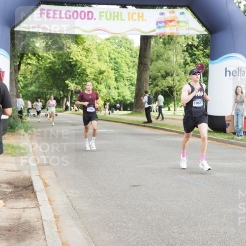 29.06.2025 - hella hamburg halbmarathon MichiJ http://msf.ph/oto/8172300 29.06.2025 10:15:23 Zwischen KM18-KM19 10867, 12067, 13913 meine-sportfotos.de