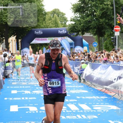 29.06.2025 - hella hamburg halbmarathon Zöllner http://msf.ph/oto/8172301 29.06.2025 10:36:43 Ziel 1571, 3809, 5092, 5961, 6915, 14622, 15621, 16523, 18038, 18733 meine-sportfotos.de