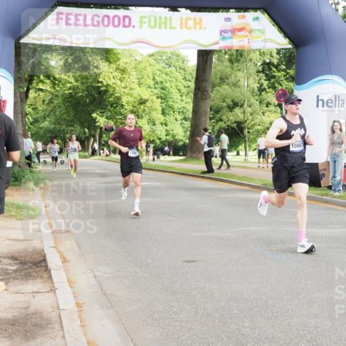 29.06.2025 - hella hamburg halbmarathon MichiJ http://msf.ph/oto/8172316 29.06.2025 10:15:23 Zwischen KM18-KM19 10867, 12067, 13913 meine-sportfotos.de