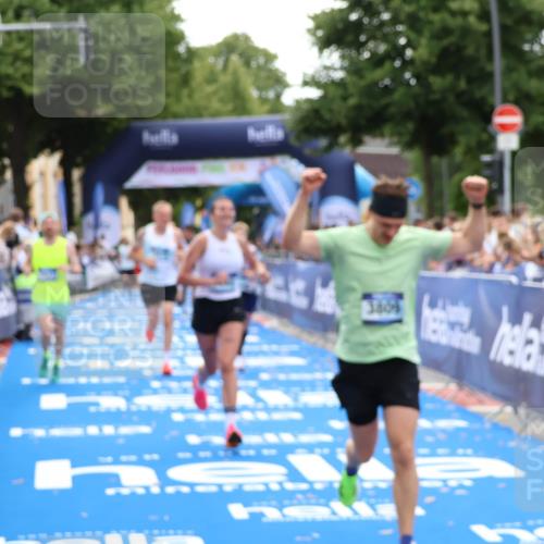 29.06.2025 - hella hamburg halbmarathon Zöllner http://msf.ph/oto/8172382 29.06.2025 10:36:45 Ziel 1571, 3809, 5092, 5961, 14622, 15621, 18038, 18733 meine-sportfotos.de