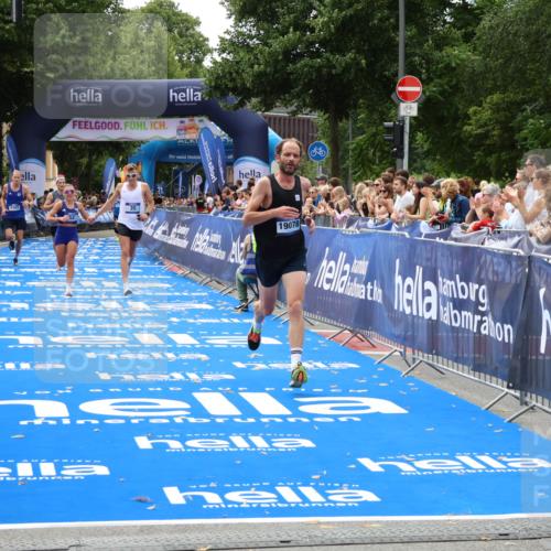 29.06.2025 - hella hamburg halbmarathon Zöllner http://msf.ph/oto/8172396 29.06.2025 10:23:29 Ziel 35, 52, 9385, 17771, 19078 meine-sportfotos.de