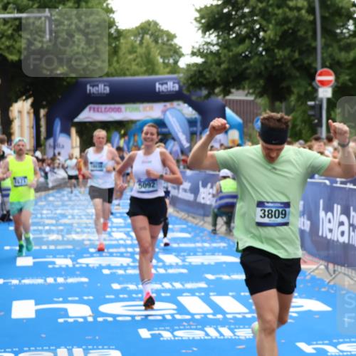 29.06.2025 - hella hamburg halbmarathon Zöllner http://msf.ph/oto/8172400 29.06.2025 10:36:45 Ziel 1571, 3809, 5092, 5961, 14622, 15621, 18038, 18733 meine-sportfotos.de